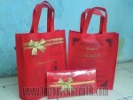 Tas Undangan Warna Merah Tinta Emas